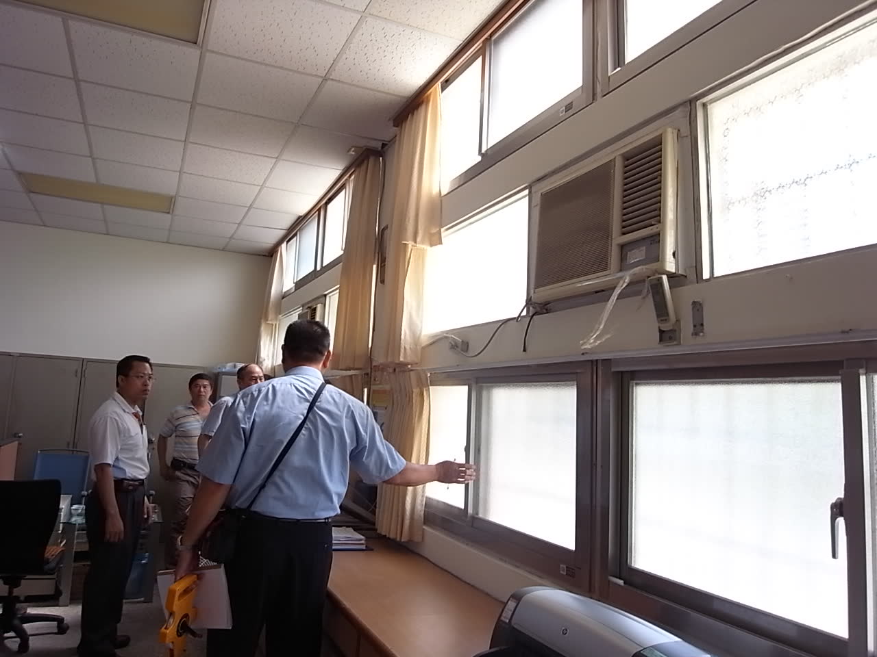 臺南縣警察局-分局辦公廳舍門窗屋頂防水圍牆修繕工程案 照片3