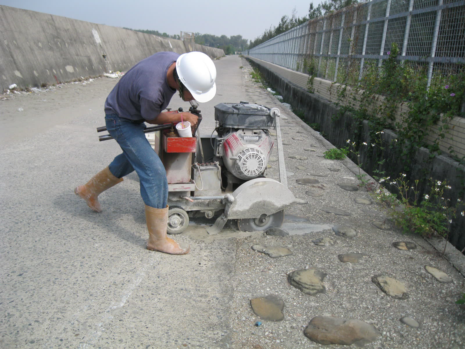交通部高雄港務局安平港分局-北堤連接道路路面整修工程
